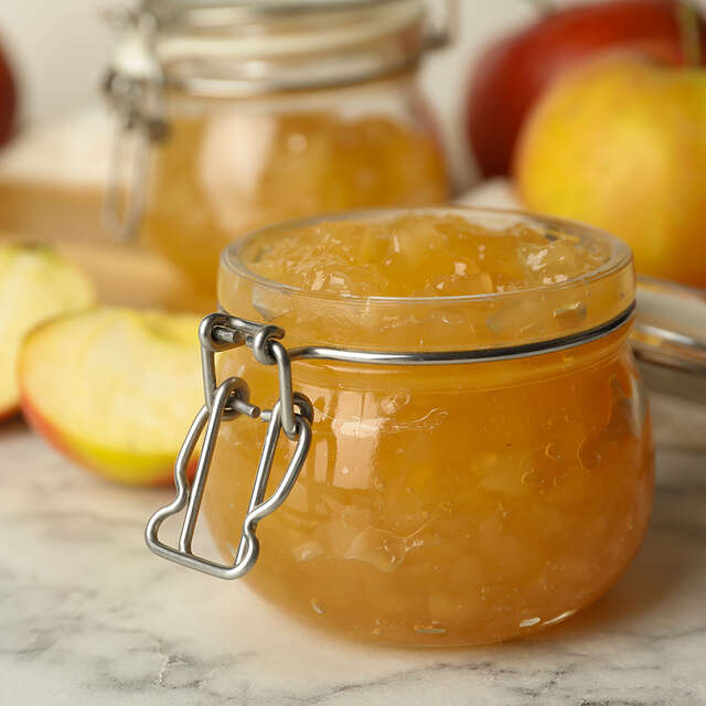 Hacer mermelada de manzana y lavanda en el microondas.