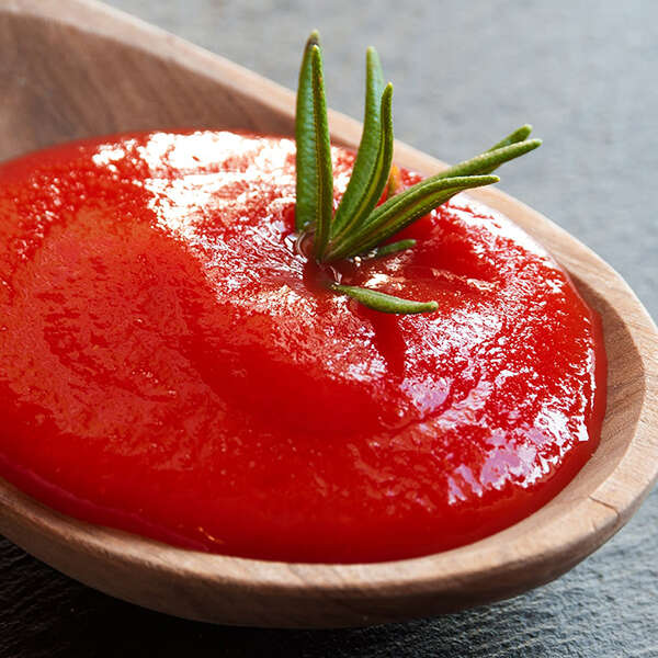 Éliminer des tâches de sauce tomate