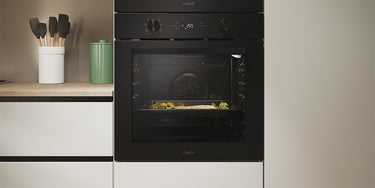 Un toque elegante en tu cocina con Candy Bake 600 Full Black.
