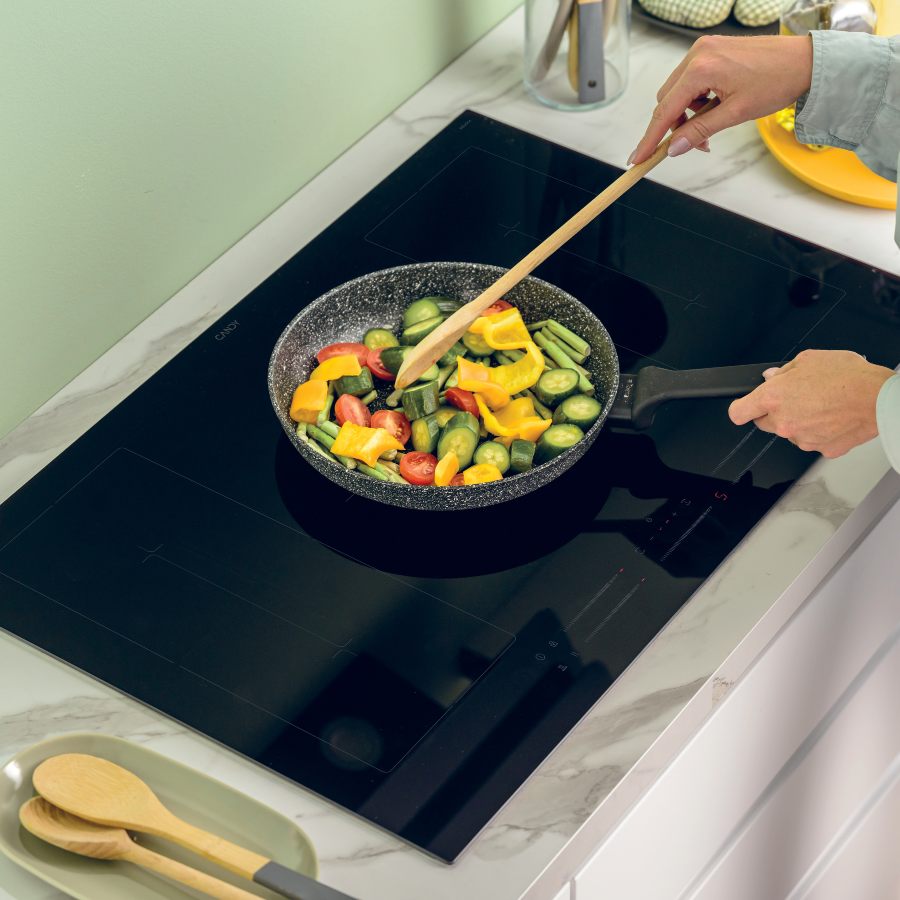 Quel type de table de cuisson est le plus économe en énergie ?