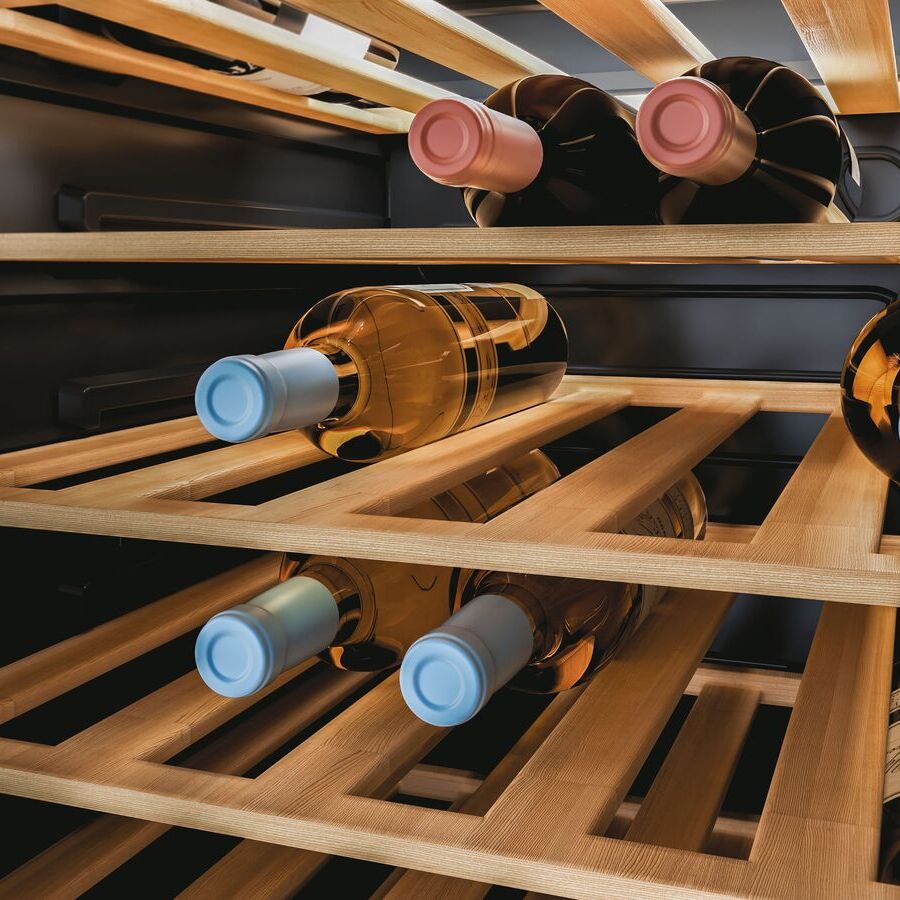 Chłodziarka do wina do zabudowy: Jak wybrać chłodziarkę do wina