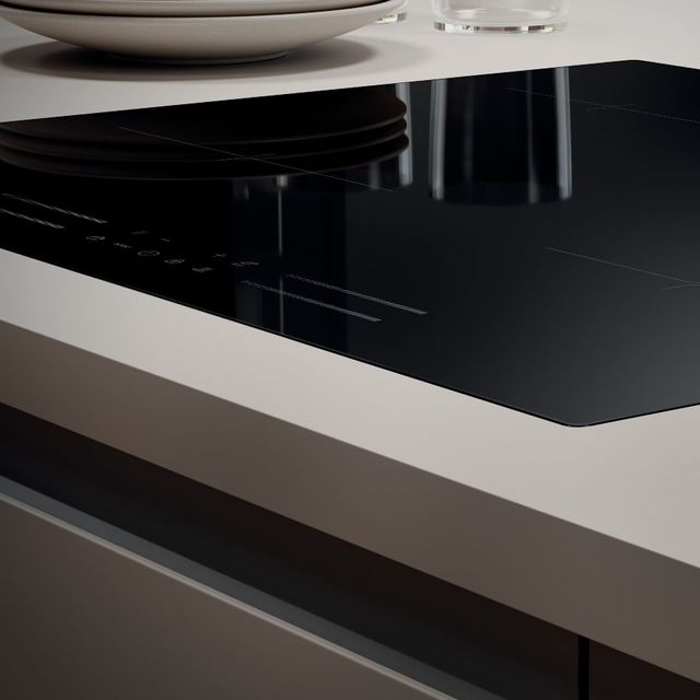 Scintille dal piano cottura che non si fermano: come intervenire