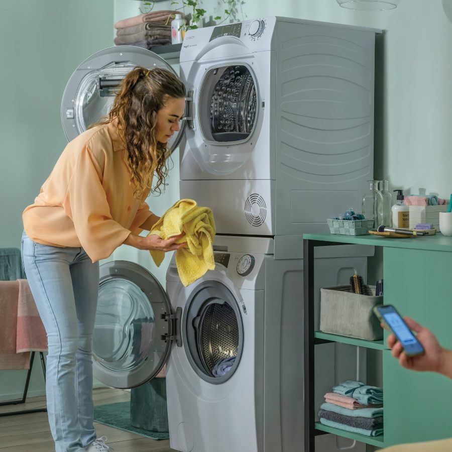 Jak bezpiecznie ustawić suszarkę na pralce?