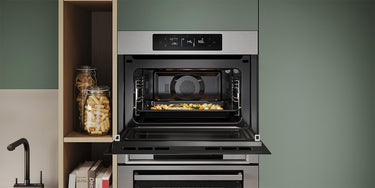 Risparmia spazio con la cavità da 44 lt del microonde Combi Candy.