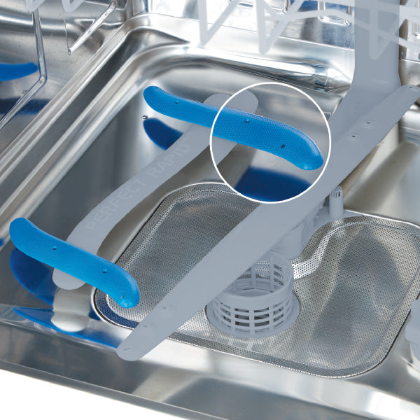 Interno di una lavastoviglie in acciaio inossidabile, con evidenza ingrandita di un supporto blu